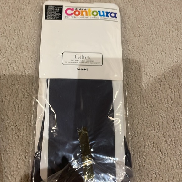 Contoura Nylons🏯 - Picture 2 of 2